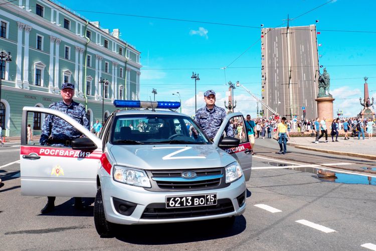 В Санкт-Петербурге подразделения Росгвардии обеспечили безопасность во время празднования Дня военно-морского флота России