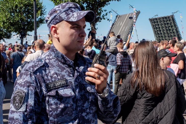 В Санкт-Петербурге подразделения Росгвардии обеспечили безопасность во время празднования Дня военно-морского флота России