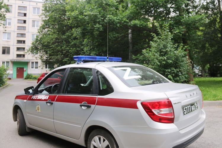 В Калининском районе сотрудники Росгвардии нашли пропавшего подростка, который ушел из дома