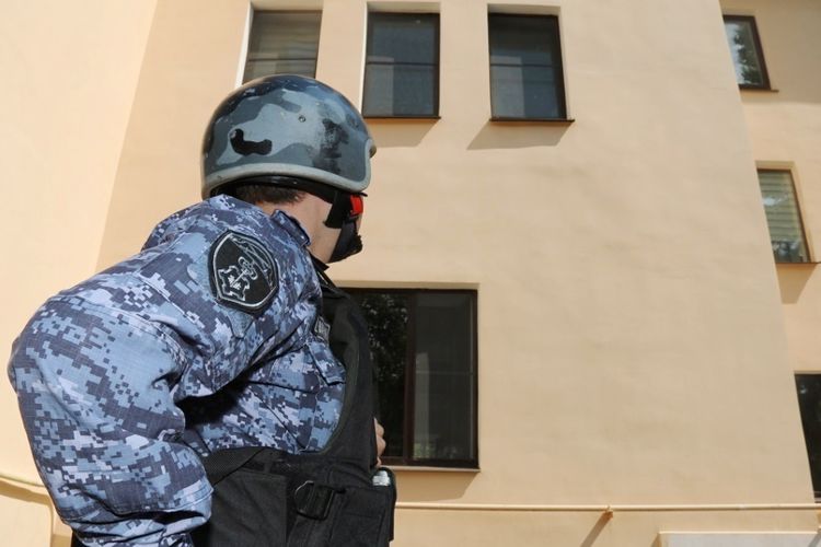 В Выборгском районе наряд Росгвардии задержал супружескую пару, мешавшую работе бригады скорой помощи