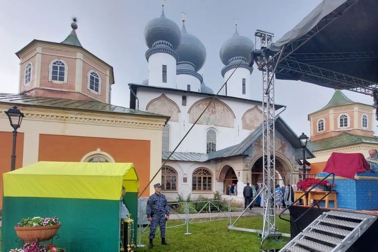 В Тихвине сотрудники Росгвардии приняли участие в обеспечении правопорядка при проведении праздничных мероприятий