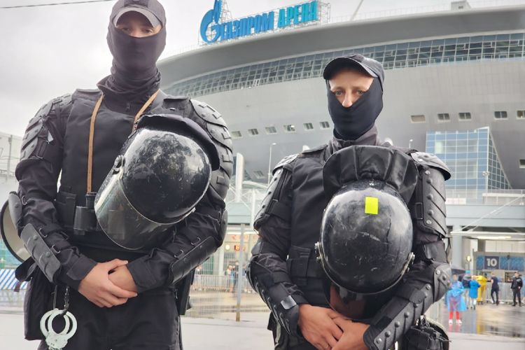 Подразделения Росгвардии обеспечили правопорядок во время футбольного матча "Зенит" - "Нефтчи"