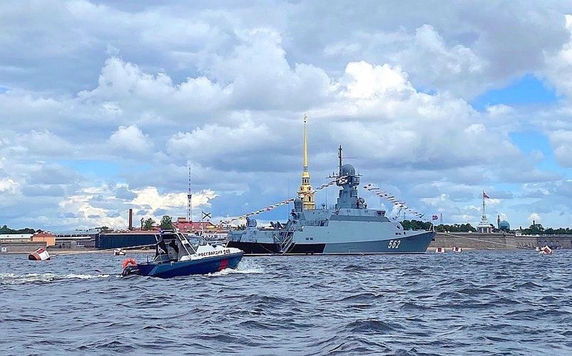 В Санкт-Петербурге подразделения Росгвардии обеспечили безопасность во время празднования Дня военно-морского флота России