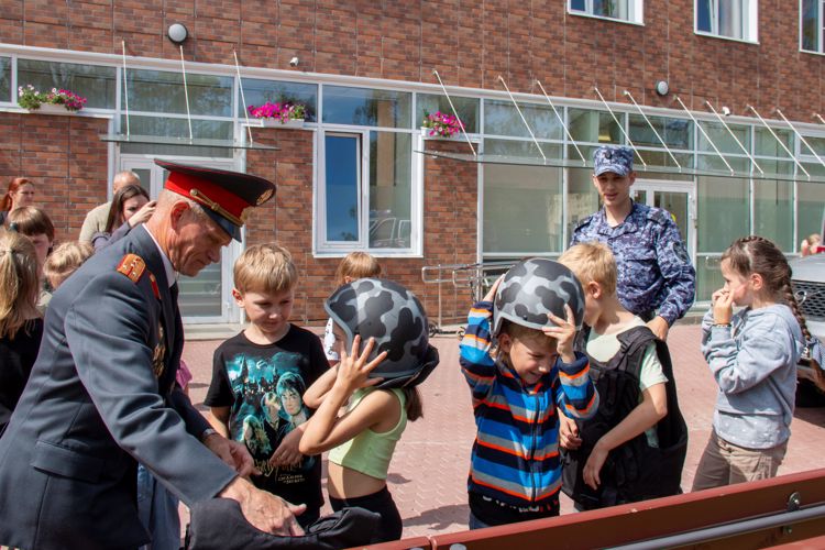 В Сестрорецке сотрудники Росгвардии приняли участие в практической тренировке на территории учебного заведения