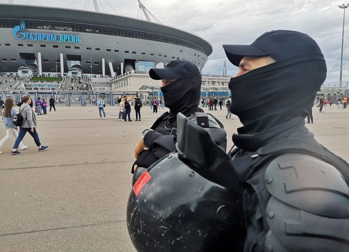 В Санкт-Петербурге сотрудники и военнослужащие Росгвардии обеспечили правопорядок во время матча "Зенит"-"Црвена Звезда"