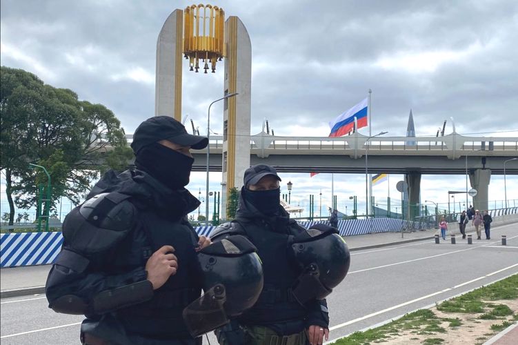 В Санкт-Петербурге сотрудники и военнослужащие Росгвардии обеспечили правопорядок во время матча "Зенит"-"Фенербахче"
