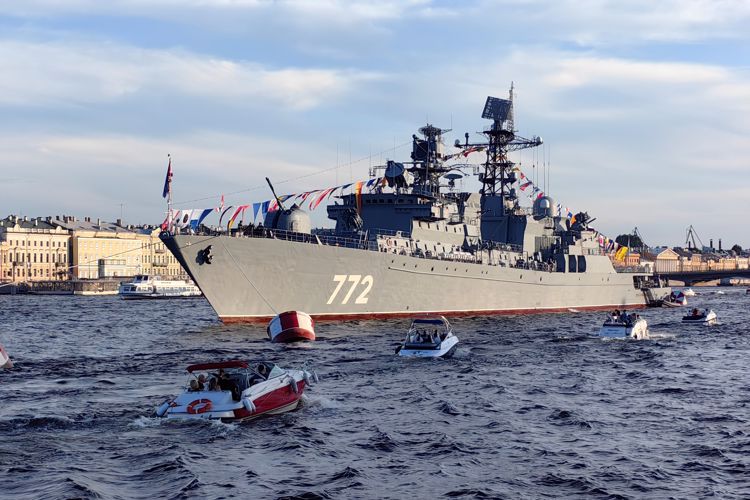 В Санкт-Петербурге подразделения Росгвардии обеспечили безопасность во время празднования Дня военно-морского флота России