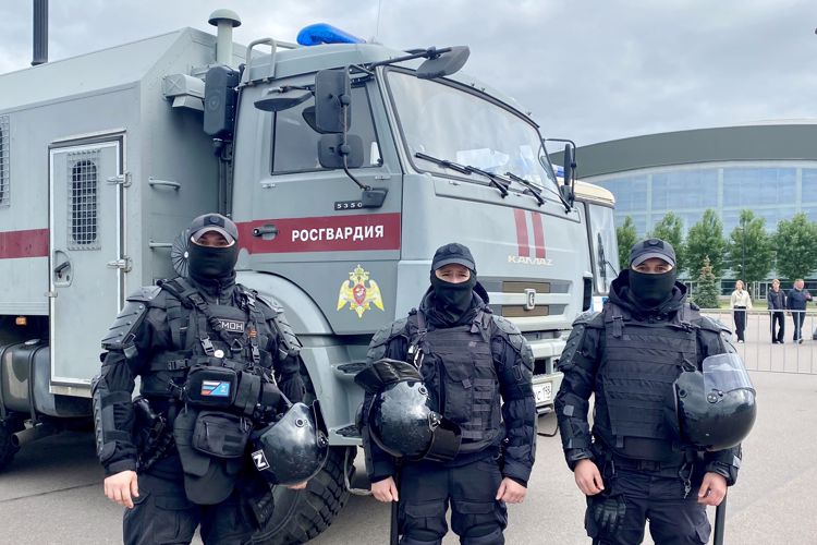 В Санкт-Петербурге сотрудники и военнослужащие Росгвардии обеспечили правопорядок во время матча "Зенит"-"Фенербахче"