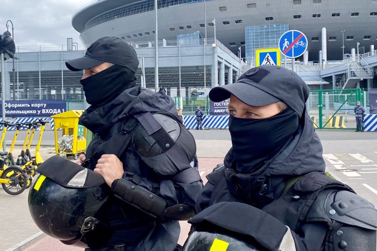 В Санкт-Петербурге сотрудники и военнослужащие Росгвардии обеспечили правопорядок во время матча "Зенит"-"Фенербахче"