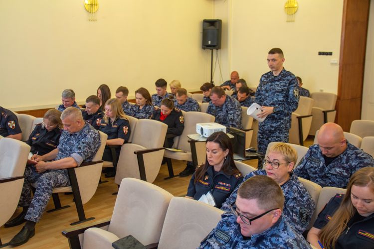 В подразделениях вневедомственной охраны Санкт-Петербурга и Ленинградской области начался летний период подготовки личного состава