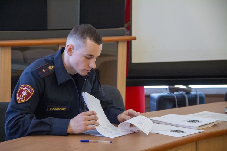В подразделениях вневедомственной охраны Санкт-Петербурга и Ленинградской области начался летний период подготовки личного состава