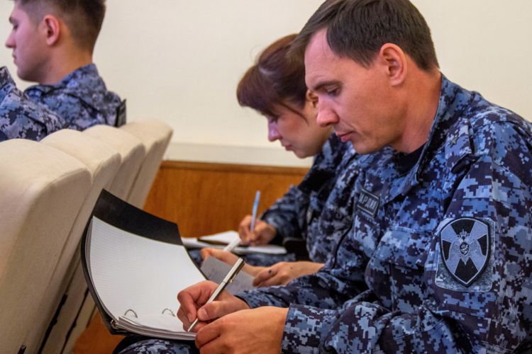В подразделениях вневедомственной охраны Санкт-Петербурга и Ленинградской области начался летний период подготовки личного состава