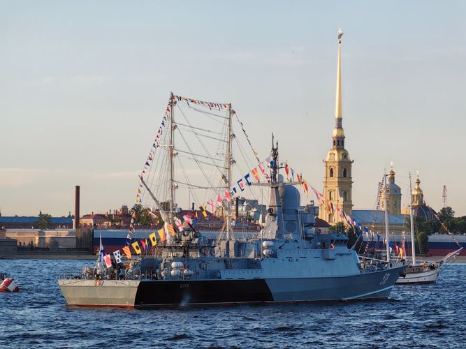 В Санкт-Петербурге подразделения Росгвардии обеспечили безопасность во время празднования Дня военно-морского флота России