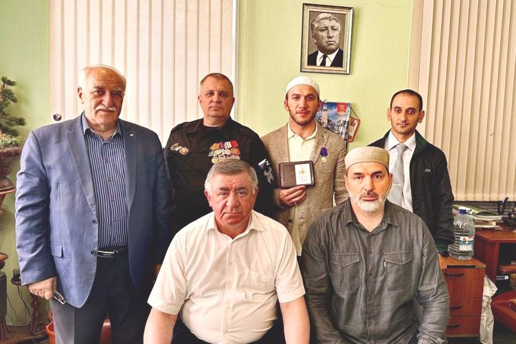 За укрепление межнациональных отношений имаму военного института вручена памятная медаль ОМОН «Балтика» Росгвардии