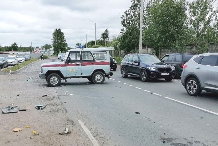 В Ленинградской области наряд Росгвардии оказал помощь пострадавшим в ДТП