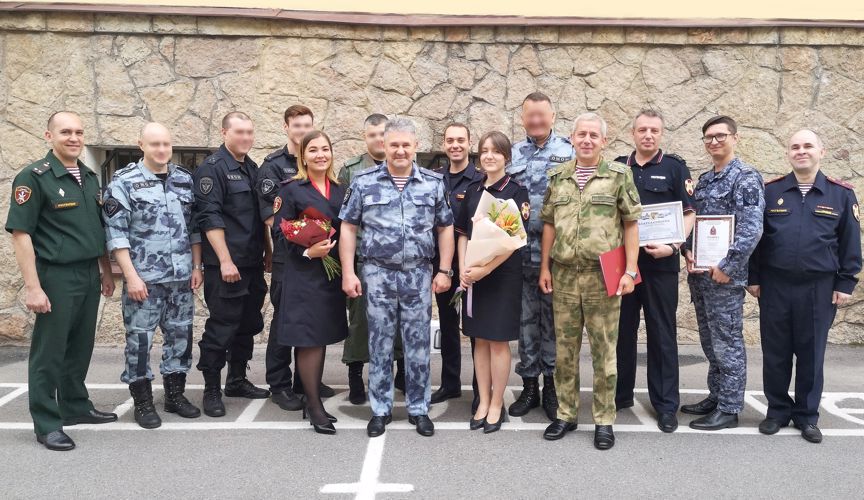 Начальник ГУ Росгвардии поощрил отличившихся сотрудников и военнослужащих подразделений связи