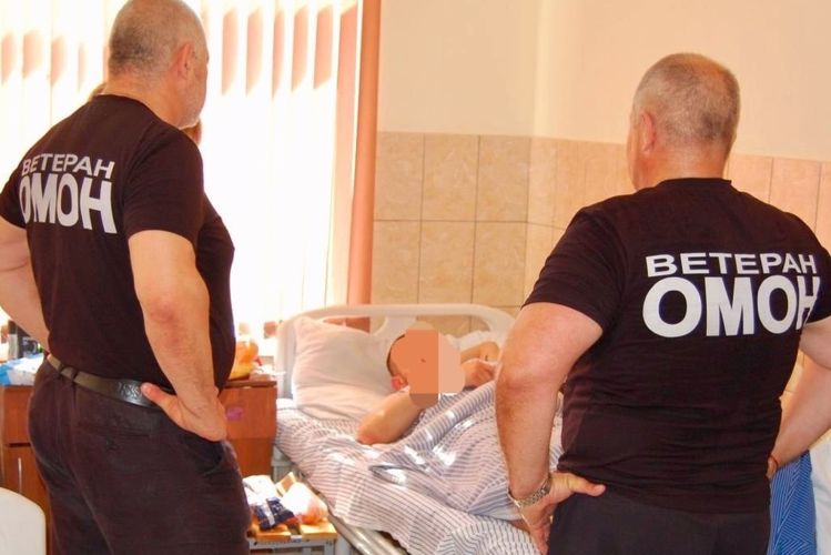 Ветераны транспортного ОМОН «Балтика» Росгвардии навестили в госпитале раненых участников специальной военной операции