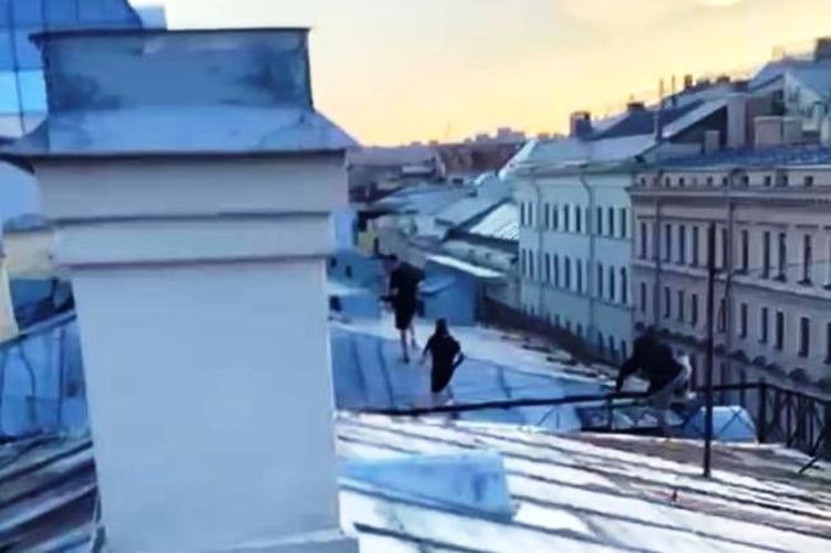 Сотрудники Росгвардии задержали граждан, проникших на крышу административного здания