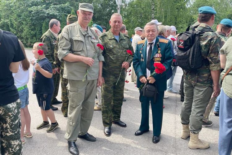 Во Всеволожске сотрудники Росгвардии приняли участие в мероприятии, посвященном Дню ветеранов боевых действий