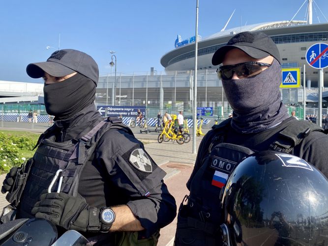 Сотрудники ГУ Росгвардии приняли участие в обеспечении правопорядка во время футбольного матча «Зенит»- «Динамо»