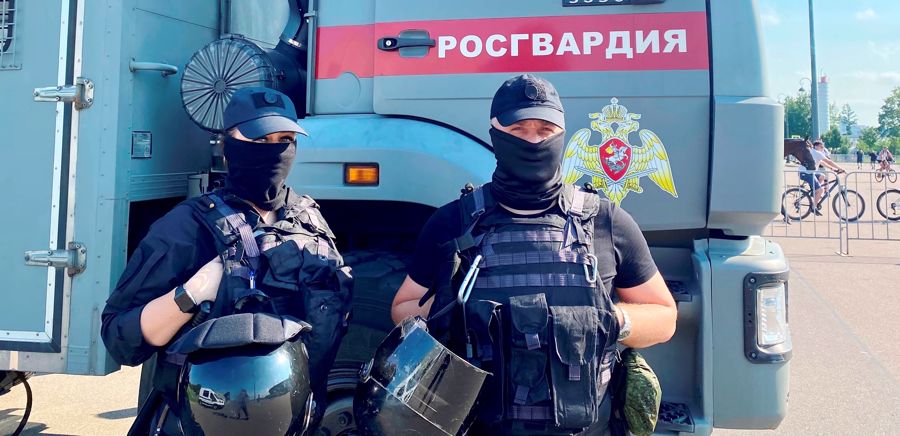 Сотрудники ГУ Росгвардии приняли участие в обеспечении правопорядка во время футбольного матча «Зенит»- «Динамо»