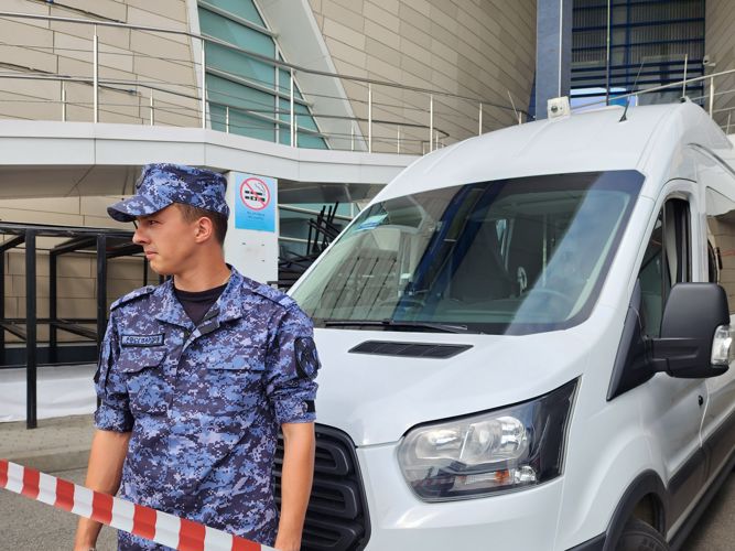 Сотрудники и военнослужащие ГУ Росгвардии приняли участие в обеспечении правопорядка во время футбольного матча "Зенит" - "Факел"