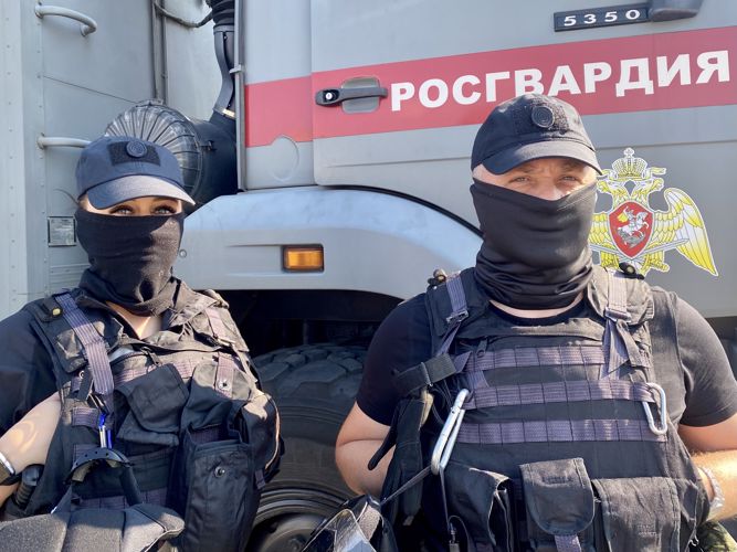 Сотрудники ГУ Росгвардии приняли участие в обеспечении правопорядка во время футбольного матча «Зенит»- «Динамо»