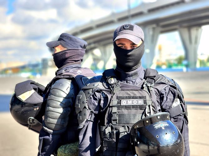 Cотрудники и военнослужащие ГУ Росгвардии приняли участие в обеспечении правопорядка при проведении футбольного матча "Зенит"-"Урал"