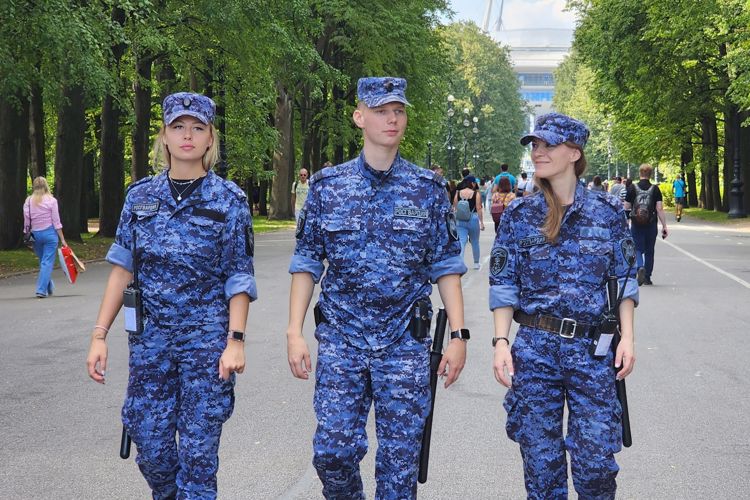 Cотрудники и военнослужащие ГУ Росгвардии приняли участие в обеспечении правопорядка при проведении футбольного матча "Зенит"-"Урал"