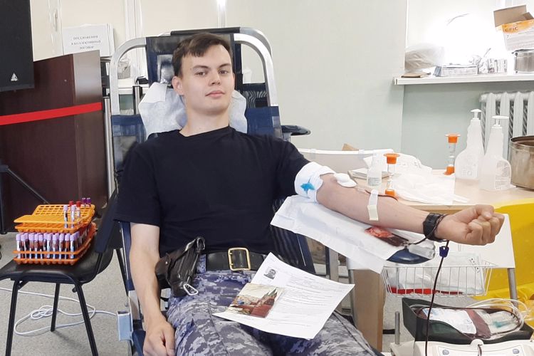 В Санкт-Петербурге сотрудники Росгвардии сдали кровь для пациентов городских больниц