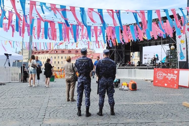 В Центральном районе сотрудники Росгвардии приняли участие в обеспечении правопорядка при проведении музыкального фестиваля