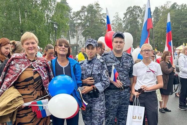 Сотрудники подразделений Росгвардии региона приняли участие в мероприятиях, посвященных Дню Государственного флага России