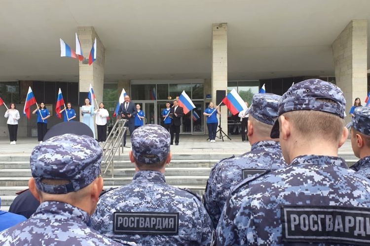 Сотрудники подразделений Росгвардии региона приняли участие в мероприятиях, посвященных Дню Государственного флага России