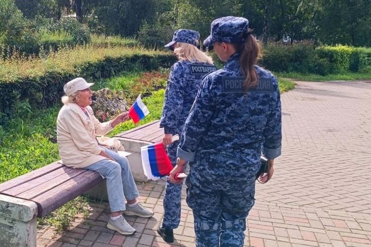 Сотрудники подразделений Росгвардии региона приняли участие в мероприятиях, посвященных Дню Государственного флага России