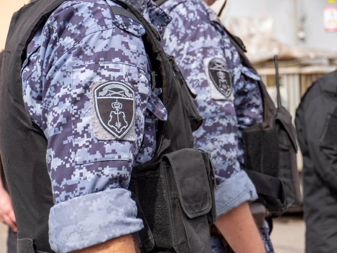 В Красногвардейском районе наряд вневедомственной охраны задержал правонарушителя, похитившего детали двигателя автомобиля
