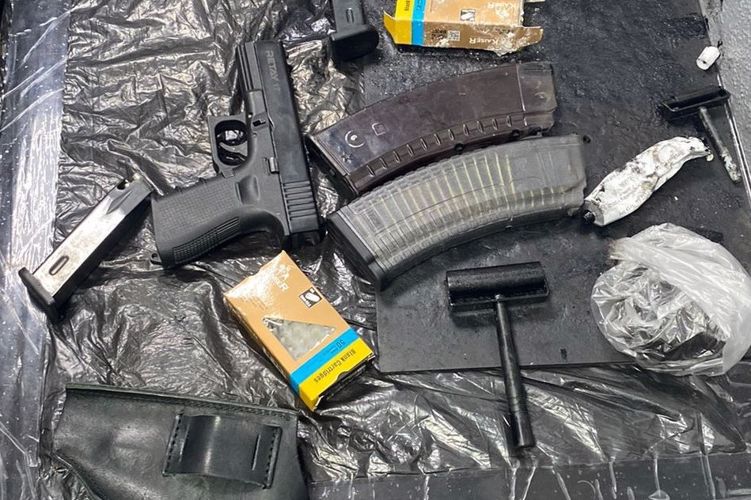 В Красногвардейском районе сотрудники Росгвардии и полиции задержали правонарушителей, стрелявших из охолощенного оружия в парке