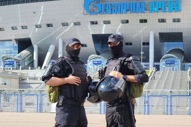 Cотрудники и военнослужащие ГУ Росгвардии приняли участие в обеспечении правопорядка при проведении футбольного матча "Зенит"-"Урал"