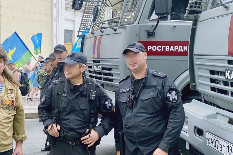 В Санкт-Петербурге сотрудники Росгвардии приняли участие в обеспечении правопорядка в День ВДВ