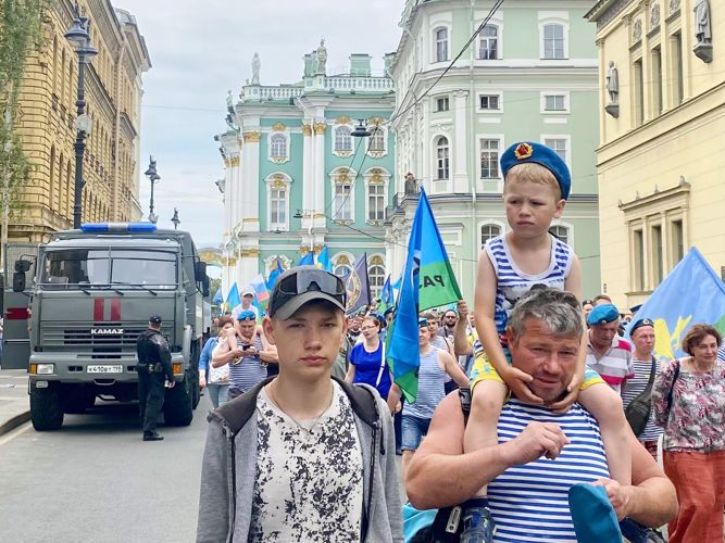 В Санкт-Петербурге сотрудники Росгвардии приняли участие в обеспечении правопорядка в День ВДВ