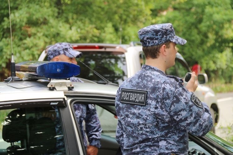 В Невском районе сотрудники Росгвардии и полиции задержали подозреваемых в краже мотоцикла
