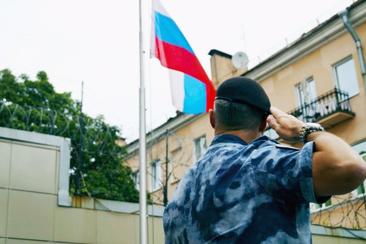 В ОМОН «Бастион» Росгвардии поздравили личный состав с Днём Государственного флага Российской Федерации