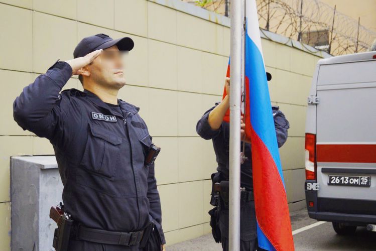 В ОМОН «Бастион» Росгвардии поздравили личный состав с Днём Государственного флага Российской Федерации