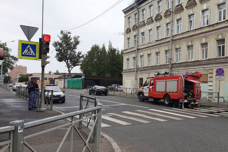 В Калининском районе сотрудники Росгвардии оказали содействие спасателям на месте пожара