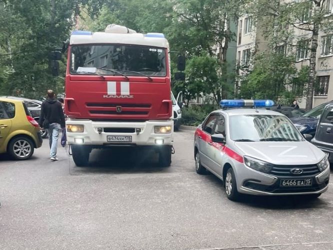 В Калининском районе наряд Росгвардии оперативно прибыл к дому, в квартире которого сработало пиротехническое изделие