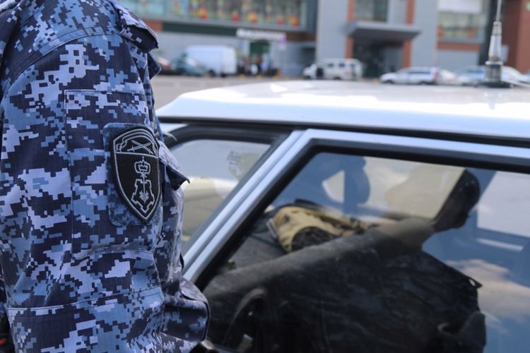 В Выборгском районе наряд вневедомственной охраны задержал правонарушителя, похитившего парфюмерию стоимостью более 30 тысяч рублей