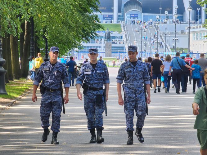 Cотрудники и военнослужащие ГУ Росгвардии приняли участие в обеспечении правопорядка при проведении футбольного матча "Зенит"-"Урал"