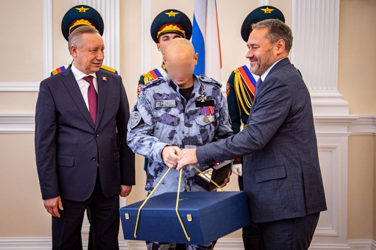 Орденом Мужества награжден росгвардеец, задержавший вооруженного преступника в Санкт-Петербурге