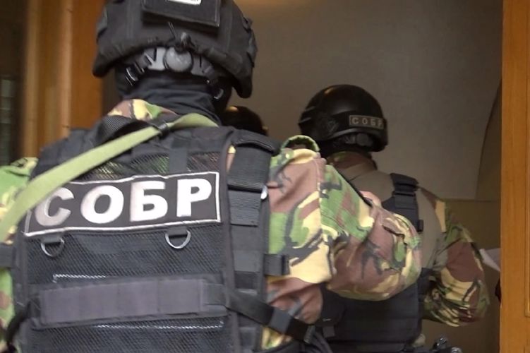 При содействии СОБР Росгвардии задержан подозреваемый в незаконном хранении оружия