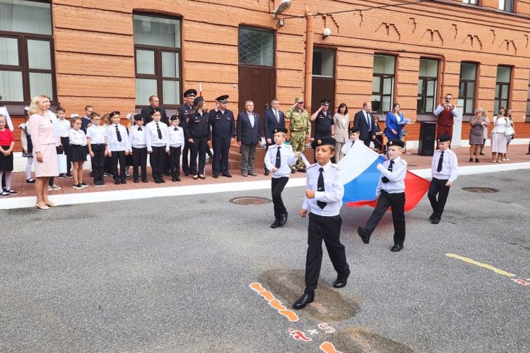 В Санкт-Петербурге сотрудники ГУ Росгвардии приняли участие в торжественном открытии кадетского класса Росгвардии