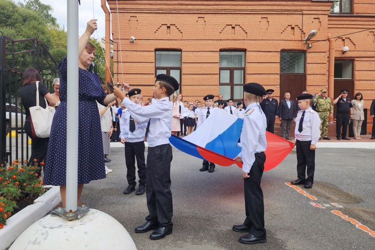 В Санкт-Петербурге сотрудники ГУ Росгвардии приняли участие в торжественном открытии кадетского класса Росгвардии